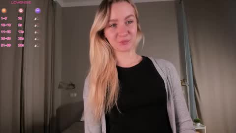 Snapshot of meganhenns chatting on 29, 5, 2026 Elly online show from 29, 5, 2026