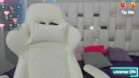 Snapshot of meganqueen2 chatting on 15, 11, 2025 Megan Queen online show from 15, 11, 2025