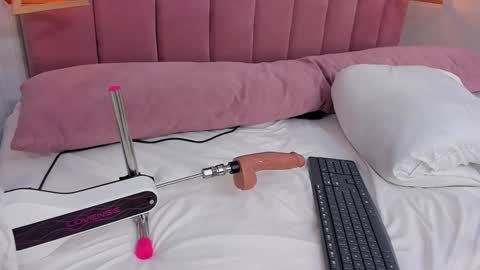 Snapshot of megansaenz_1 chatting on 4, 1, 2025 Megan online show from 4, 1, 2025