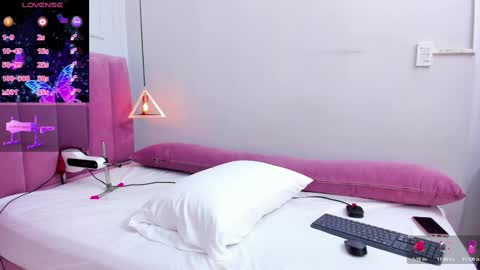 Snapshot of megansaenz_1 chatting on 25, 9, 2025 Megan online show from 25, 9, 2025