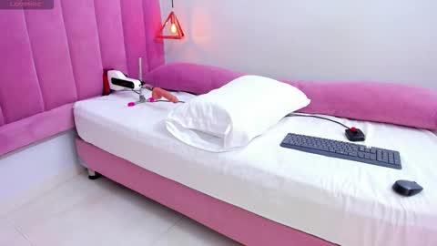 Snapshot of megansaenz_1 chatting on 4, 10, 2025 Megan online show from 4, 10, 2025