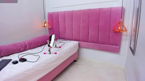 Snapshot of megansaenz_1 chatting on 16, 10, 2025 Megan online show from 16, 10, 2025