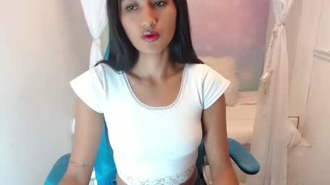 Snapshot of meggan_james chatting on 3, 12, 2025 M E G A N N online show from 3, 12, 2025