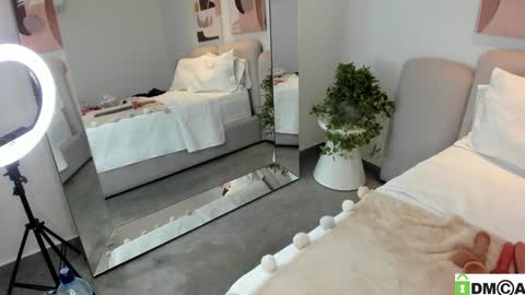 Melanie Baez online show from 6, 2, 2025