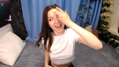 Snapshot of melanie_grant chatting on 8, 1, 2025 Melanie online show from 8, 1, 2025