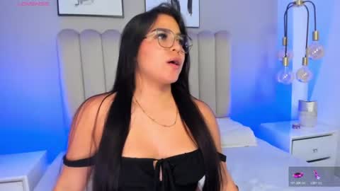 Snapshot of melanie_hillz chatting on 5, 7, 2026 Melanie online show from 5, 7, 2026
