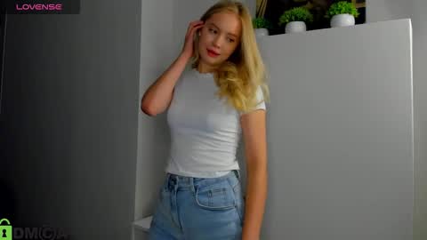 Snapshot of melanie_ryer chatting on 11, 9, 2025 Melanie online show from 11, 9, 2025