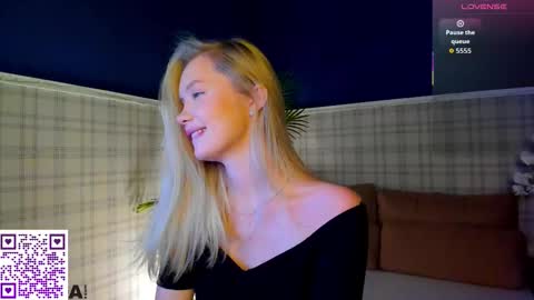 Snapshot of melanie_ryer chatting on 4, 10, 2025 Melanie online show from 4, 10, 2025