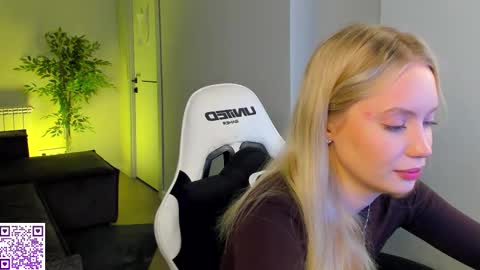 Snapshot of melanie_ryer chatting on 23, 10, 2025 Melanie online show from 23, 10, 2025