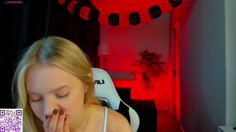 Snapshot of melanie_ryer chatting on 26, 10, 2025 Melanie online show from 26, 10, 2025