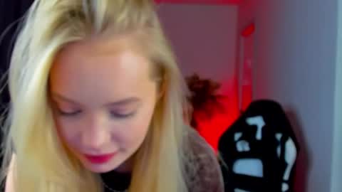 Snapshot of melanie_ryer chatting on 6, 11, 2025 Melanie online show from 6, 11, 2025