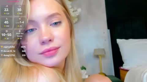 Snapshot of melanie_ryer chatting on 12, 11, 2025 Melanie online show from 12, 11, 2025