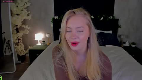 Snapshot of melanie_ryer chatting on 29, 11, 2025 Melanie online show from 29, 11, 2025