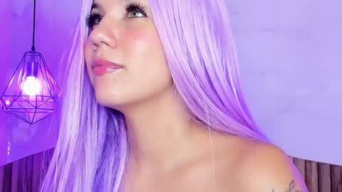 Melanie Roux online show from 10, 1, 2025