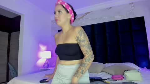 Melanie Roux online show from 27, 9, 2025