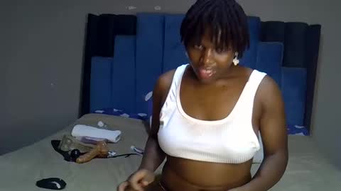 Snapshot of melanin_moon chatting on 15, 5, 2026 Moon online show from 15, 5, 2026