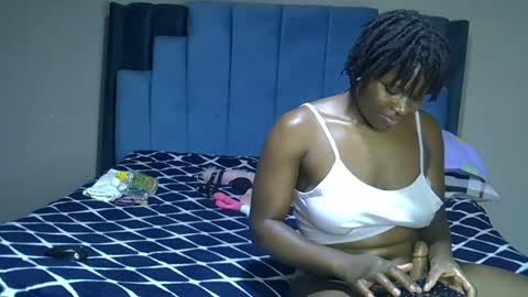 Snapshot of melanin_moon chatting on 4, 7, 2026 Moon online show from 4, 7, 2026