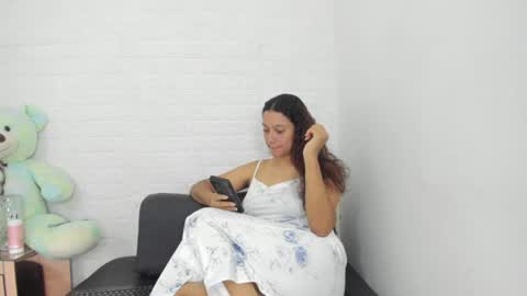 Snapshot of melannie_roses chatting on 9, 7, 2026 melannie roses online show from 9, 7, 2026