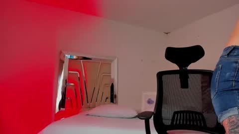 Snapshot of melanny_luv chatting on 11, 9, 2025 MelanyLuv online show from 11, 9, 2025