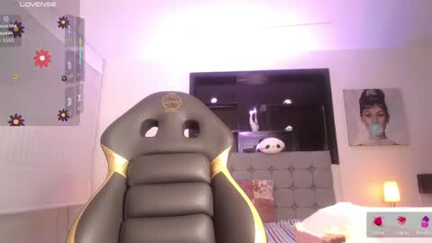 Snapshot of melanny_petite chatting on 10, 5, 2026 melanny_petite online show from 10, 5, 2026