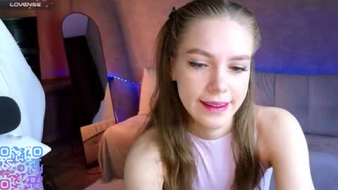 Melee Eva - Thumbs Up please  online show from 2, 4, 2026