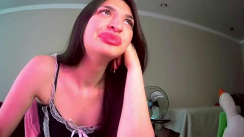 Snapshot of melena_caramel chatting on 19, 5, 2026 melena_caramel online show from 19, 5, 2026