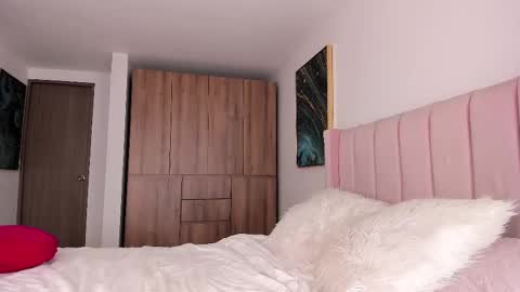 Snapshot of melgomez chatting on 21, 10, 2025 Mel Gomez online show from 21, 10, 2025