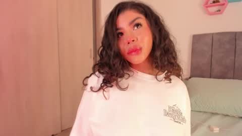 Snapshot of melina_ferrer1 chatting on 10, 2, 2025 EI online show from 10, 2, 2025