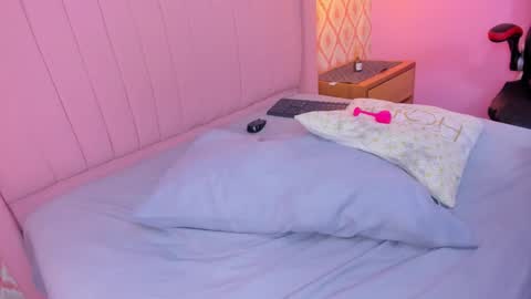 M E L I N A  online show from 31, 10, 2025