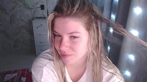 Snapshot of melissa__ray chatting on 16, 11, 2025 Melissa Ray online show from 16, 11, 2025