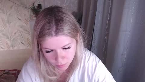 Snapshot of melissa__ray chatting on 4, 12, 2025 Melissa Ray online show from 4, 12, 2025