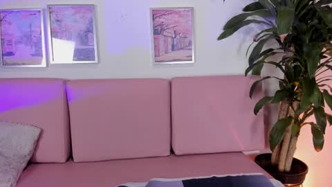 Snapshot of melissa_latingirl chatting on 12, 10, 2025 Melissa online show from 12, 10, 2025