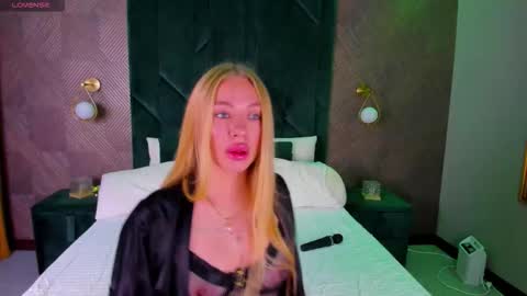 Snapshot of melissa_whitee chatting on 15, 10, 2025 Melissa online show from 15, 10, 2025