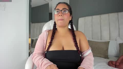 M E L I S S A  online show from 20, 2, 2025