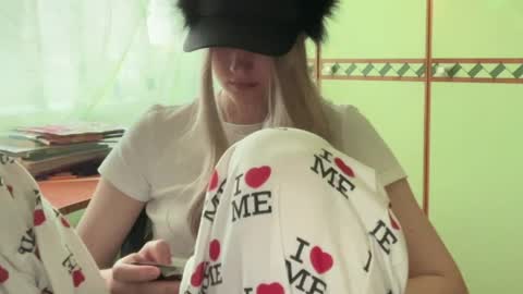 Snapshot of melissakelller chatting on 2, 4, 2026 cutebutnyet online show from 2, 4, 2026