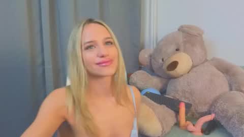 Snapshot of mellisakim chatting on 13, 12, 2025 Mellisa online show from 13, 12, 2025