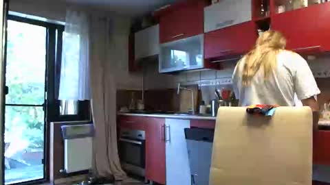 Melly online show from 22, 9, 2025