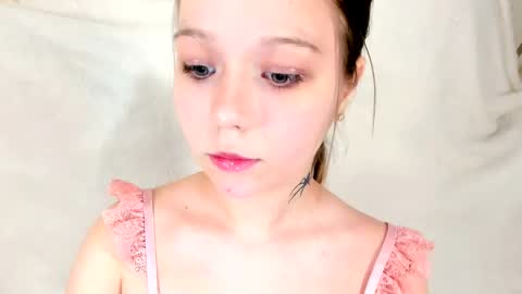 MelMooon online show from 2, 2, 2026