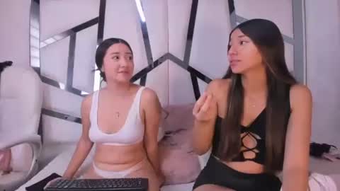 Snapshot of melodiwilliams chatting on 24, 11, 2025 Melodi online show from 24, 11, 2025