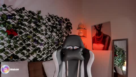 melody_cute10 online show from 12, 3, 2025