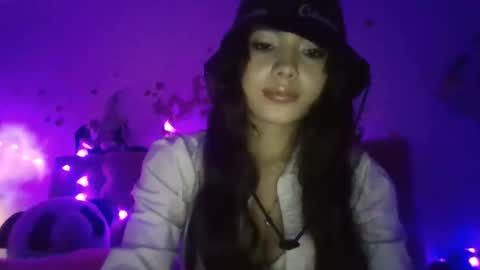 Snapshot of mena_hicks chatting on 3, 12, 2025 Heart online show from 3, 12, 2025