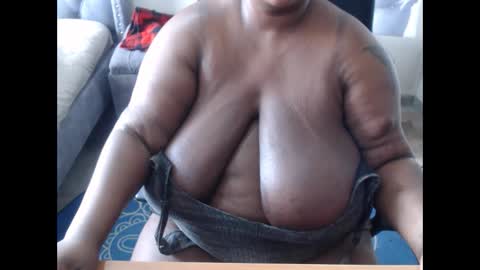 bigboobsass online show from 28, 11, 2025