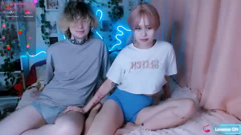 Snapshot of meow_on_da_cam chatting on 28, 10, 2025 meow_on_da_cam online show from 28, 10, 2025