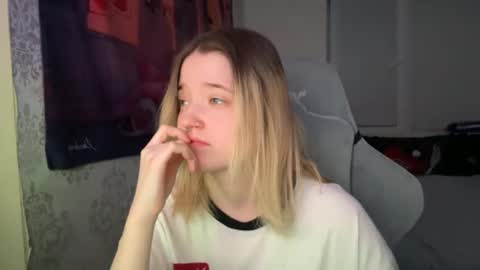 Snapshot of meowki4 chatting on 30, 12, 2024 meowme online show from 30, 12, 2024