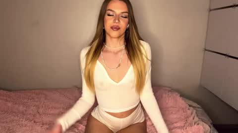 Snapshot of meridethvilca chatting on 5, 4, 2026 Rina online show from 5, 4, 2026