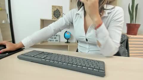 Snapshot of merlinaadams_ chatting on 17, 11, 2025 Merlina online show from 17, 11, 2025