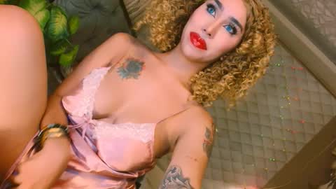 Snapshot of mesmerizingfuckdoll chatting on 12, 1, 2026 mistress jasmine online show from 12, 1, 2026