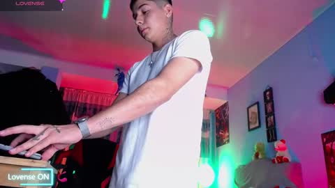 Snapshot of mexican_cum chatting on 10, 10, 2025 Jhon online show from 10, 10, 2025