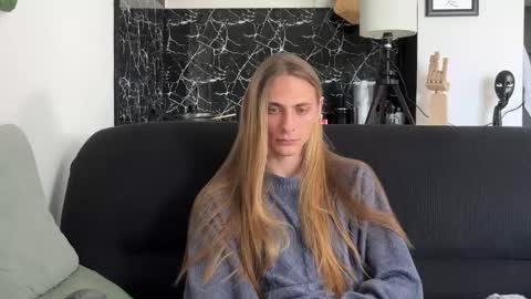 Snapshot of mi_chyort chatting on 25, 4, 2026 Misha online show from 25, 4, 2026