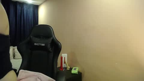 Mia zoe online show from 9, 1, 2025